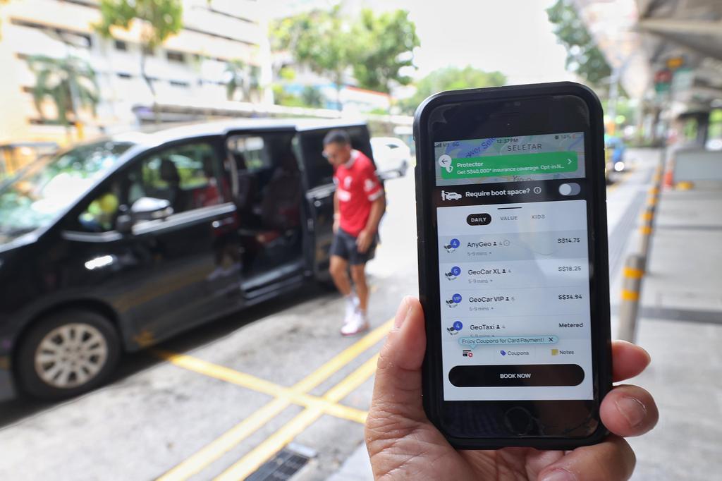 New private car hiker Geolah service mid-level car fare during the first day of rush hour