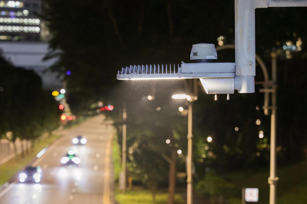 Lighting lights such as covered aisle bus stations and other lighting are installed in the middle of next year, and the intelligent system can be remotely controlled.