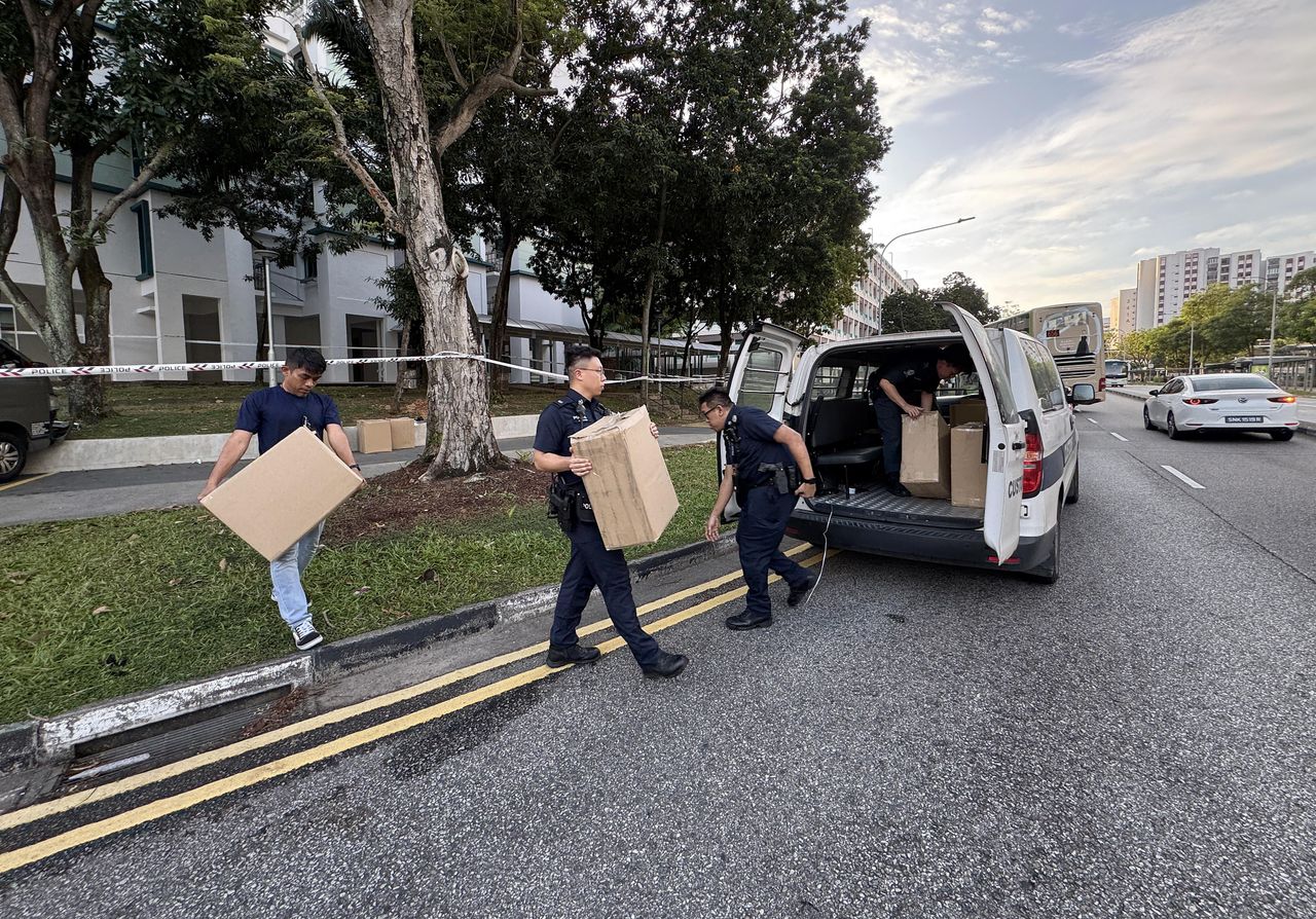 The Singapore Customs Service's vehicles carried the seized tax-evasive cigarettes. (Photo by He Bingyao)