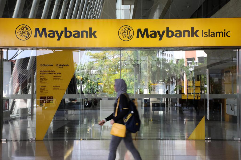 Singapore's Malayan Bank's pre-tax profit rose 3.8% to $520 million in the first nine months