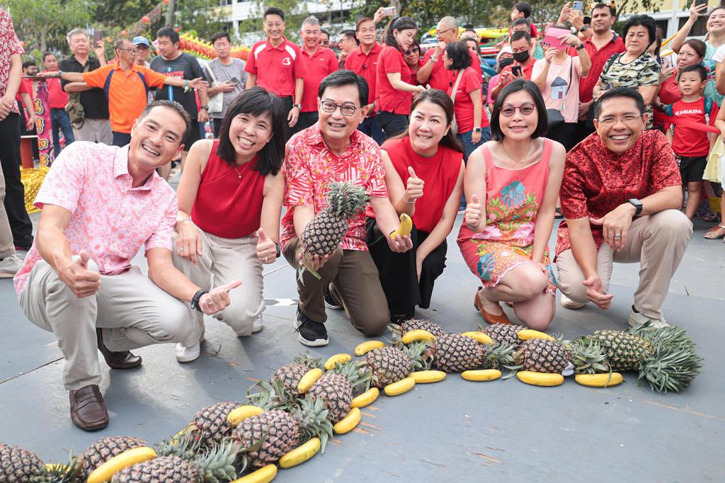 New face of the PAP Chen Tianfen and East Coast MPs attend makeup activity