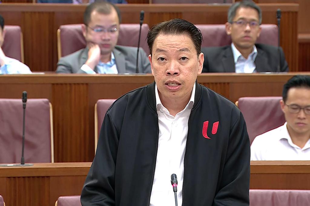 Yang Yicai calls for updates to consumer laws to deal with e-commerce and 