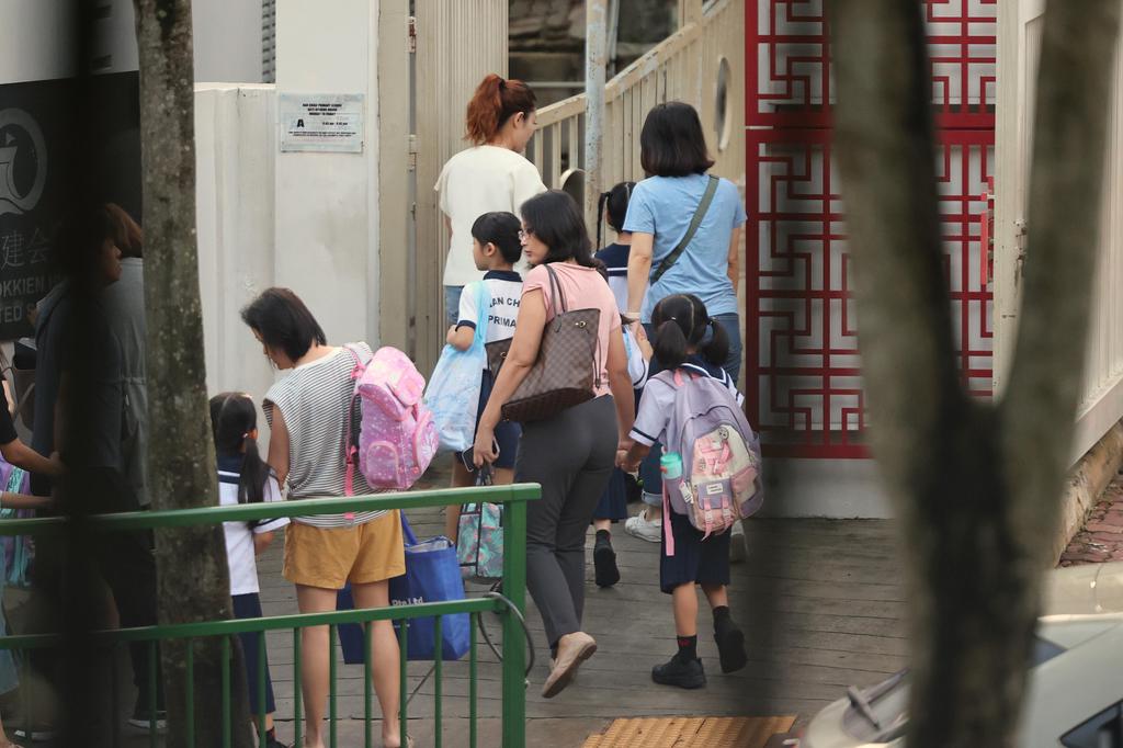 The total number of jobs allocated nearly 4 million yuan to improve education and welfare for young people and children in school