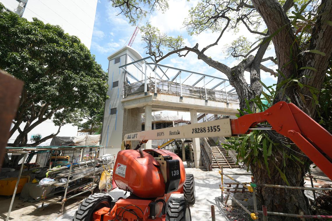 The pedestrian bridge next to the 67th HDB flat in Marin Passage is still underway on Friday (March 14). (Photo by Xie Zhiyang)