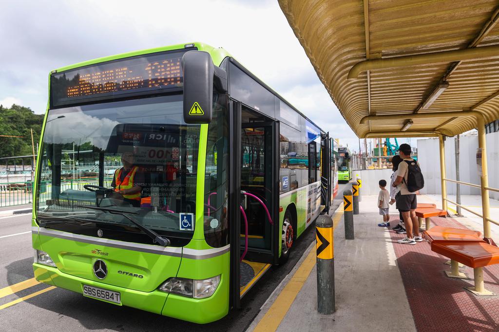 New Bus No. 138M opens to Ang Mo Kio Comprehensive Clinic