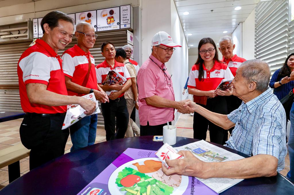 The 50-member team of Forward Party visited Daman Jurong to indicate the expedition to the west coast - Jurong West