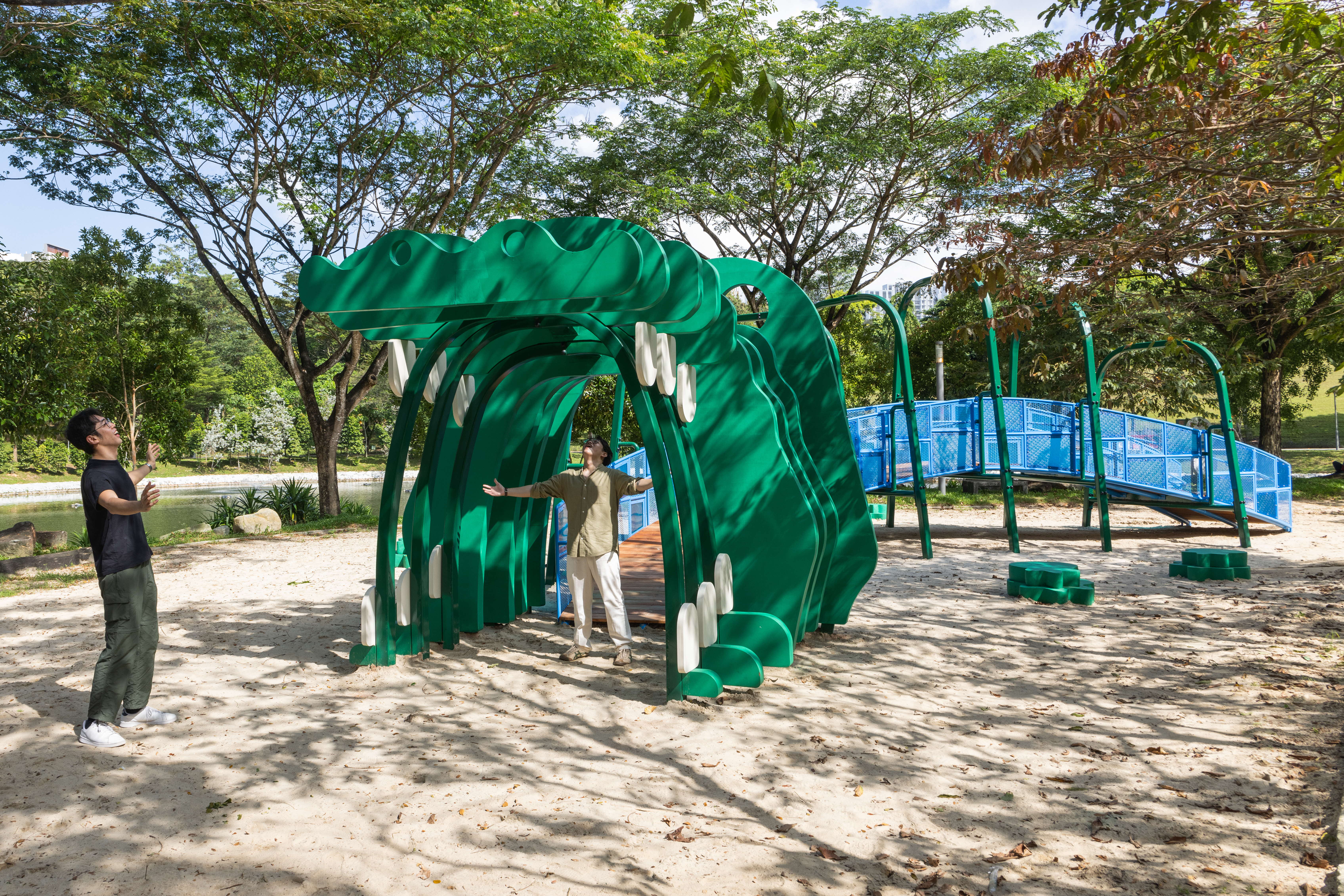 The art installation depicts the scene of crocodiles emerging from the water, inspired by the crocodile that once appeared in Punggol, which is suitable for taking photos and checking in. (Provided by the Urban Reconstruction Bureau)