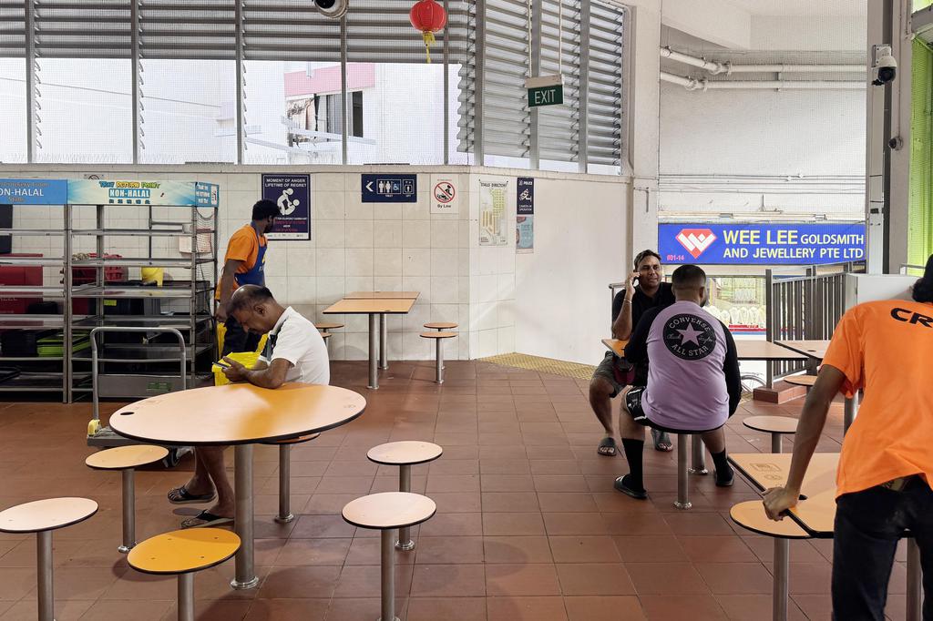 Bamboo feet cooked food center installed electric eyes to pull “garbage insects”