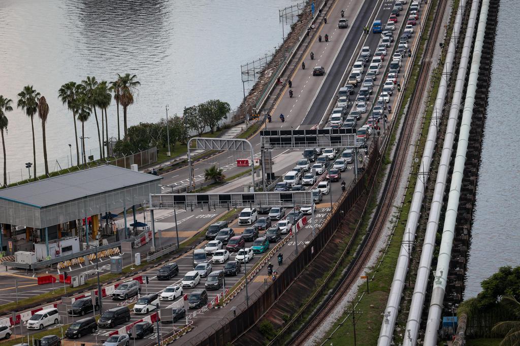 More travel time should be reserved during school holidays.