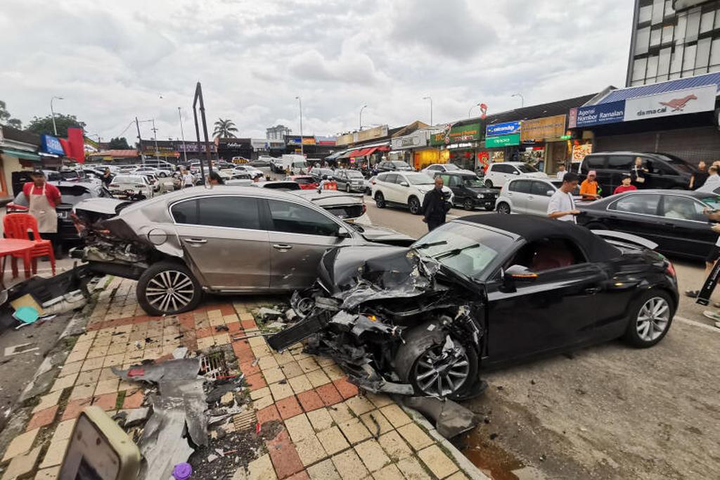 Lion City sports car crashed into four cars and was accused of leaving with dogs